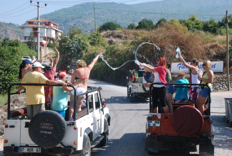 12:00 – 12:45 | Visit to a Traditional Village