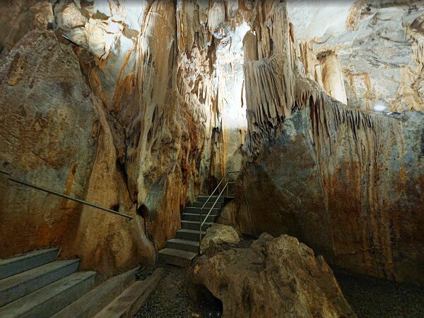 Visit to the Dwarves Cave (Optional)